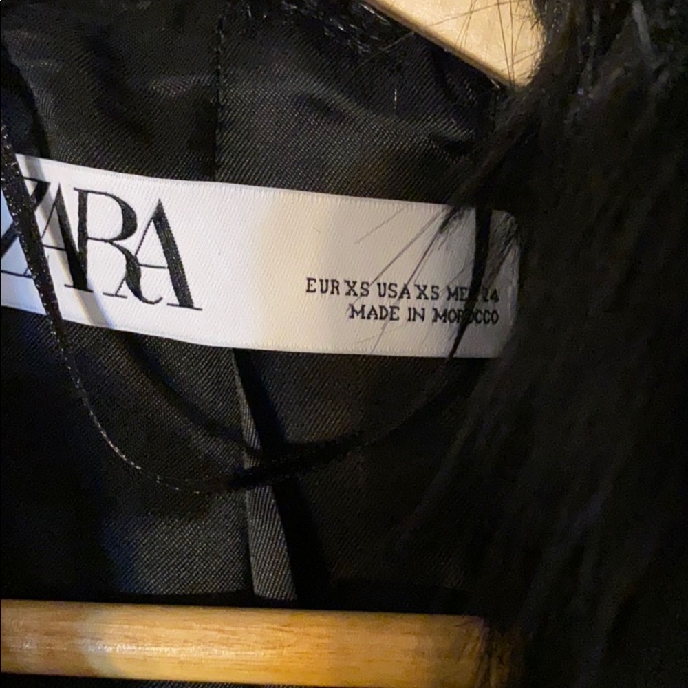 Beautiful coat - Picture 3 of 3